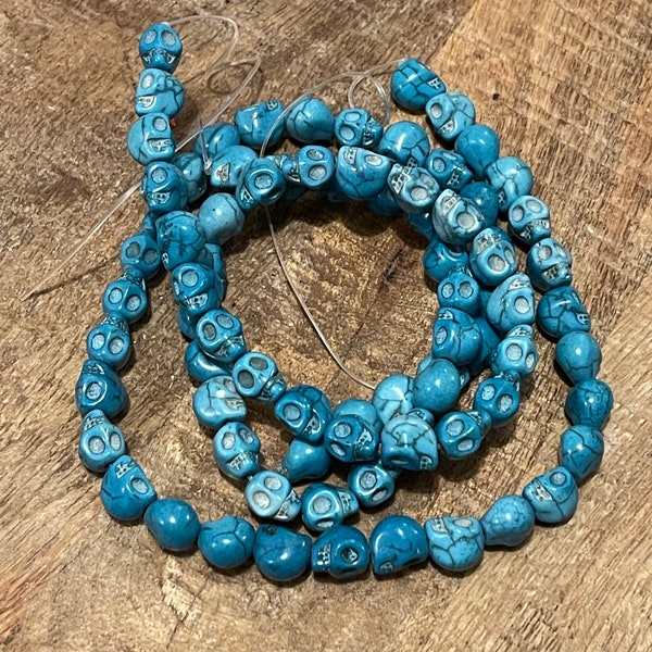 Lot de 80 perles crâne howlite turquoise 10mm