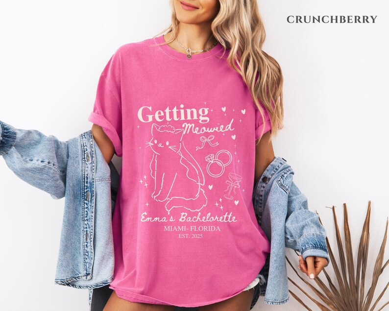 Camiseta de despedida de soltera "Getting Meowied" para amantes de los gatos, camiseta personalizada para la fiesta nupcial, regalo para damas de honor, camiseta divertida para el viaje a Miami y el equipo de la boda. imagen 14