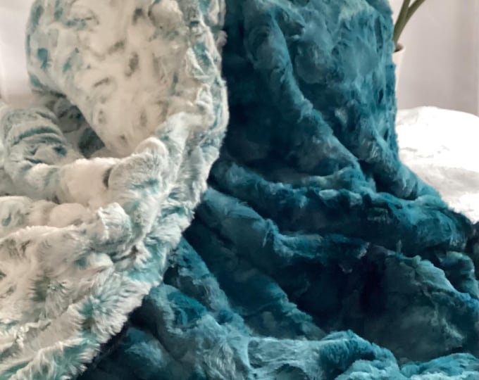 Snowy Owl Minky Luxe Throw Blanket: Teal Galaxy Faux Fur