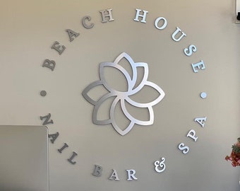 Letrero de acrílico y metal personalizado para vestíbulo: logotipo 3D, señalización para mostrador de recepción