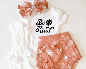 Be Kind Baby Bummies Set, 70s Inspired Baby Girl Bummies and Bow Outfit, Baby Bloomers Bow and Bodysuit, Groovy Baby Outfit
