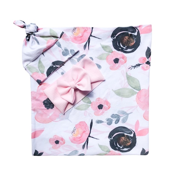 Swaddle set with hat and bow hotsell