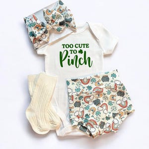 St. Patrick&#39;s Day Baby Outfit: Shamrock Bummies, Bow & Bodysuit