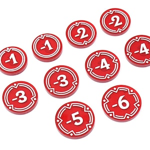 Könnte beinhalten: Zehn rote Spielmarken mit weißen Zahlen und Rändern. Die Zahlen reichen von -1 bis -6 und -2 bis -4. Die Spielmarken sind rund und haben einen dekorativen weißen Rand.