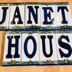 Novas letras em azulejos pintados à mão