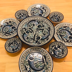 Bel ensemble de dîner design de poisson 1 grand bol avec 4 assiettes moyennes et 4 petits bols