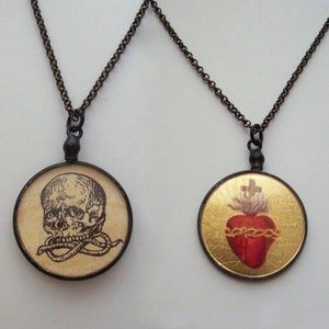 Collana double face ciondolo antico cuore sacro teschio dipinto a mano miniatura