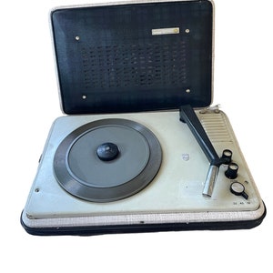 Tourne-disque vintage, gramophone antique, platine, platine vinyle antique  rare, Gramophone avec entonnoir intégré, vieux tourne-disque portable -   France