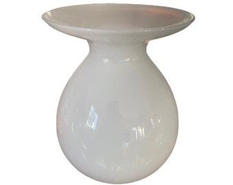 Ancien  vase boule en opaline blanche
