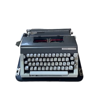Vintage JAPY Reporter typewriter