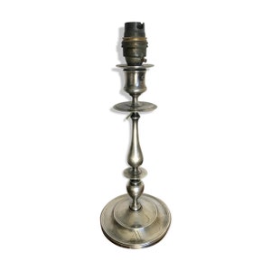 Lámpara de metal de plata antigua con monograma 1900