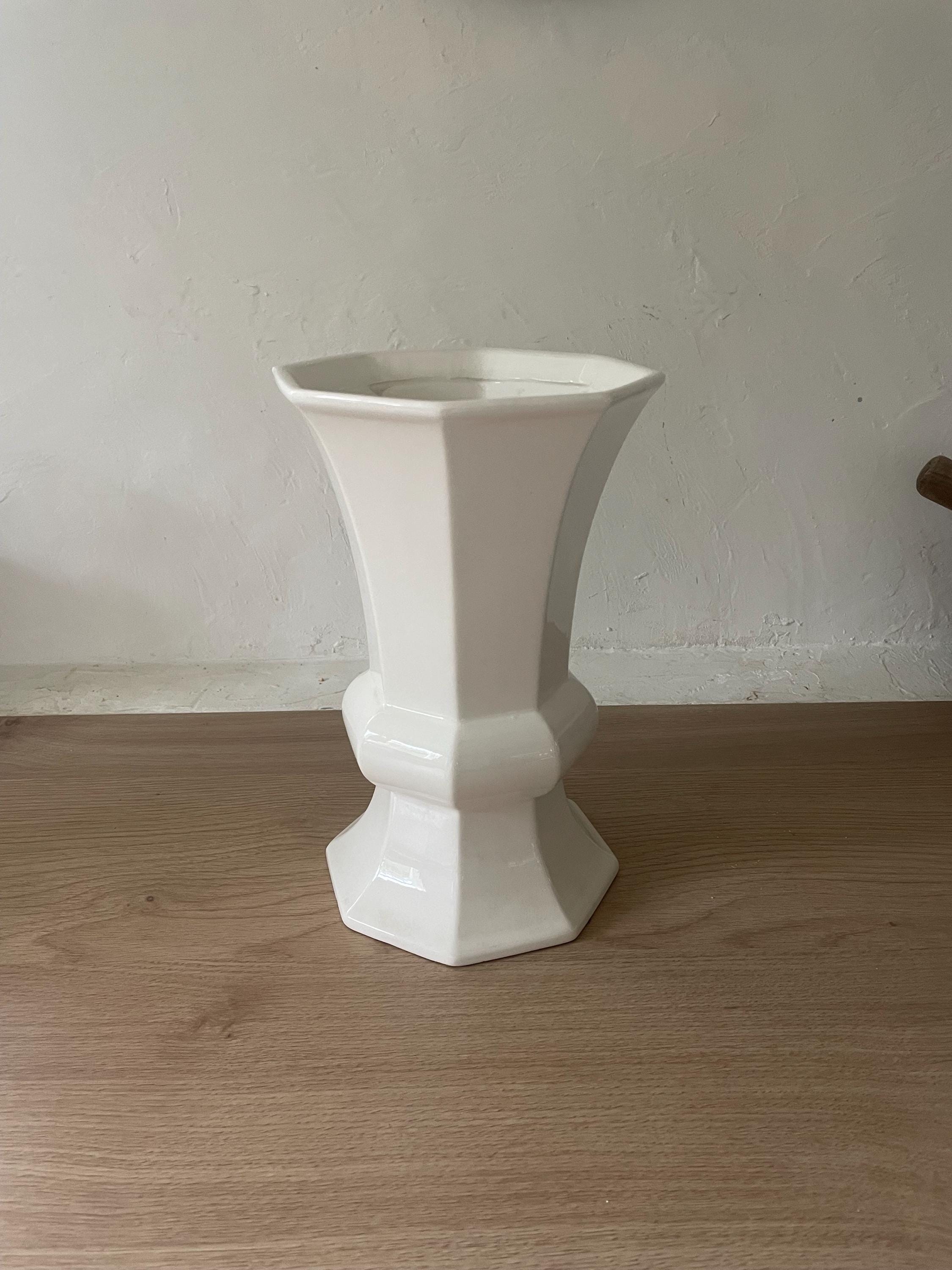 白い陶器のヴィンテージ八角形の花瓶 - Etsy 日本