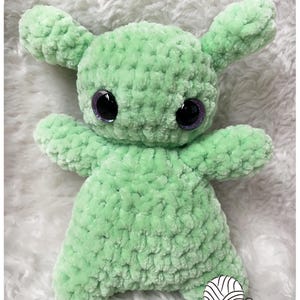 ALIEN Amigurumi, Crochet Alien Plush, SPACE Creatures, crocheted Space ALIEN, Plushie, Alien themed baby shower, Alien birthday gift