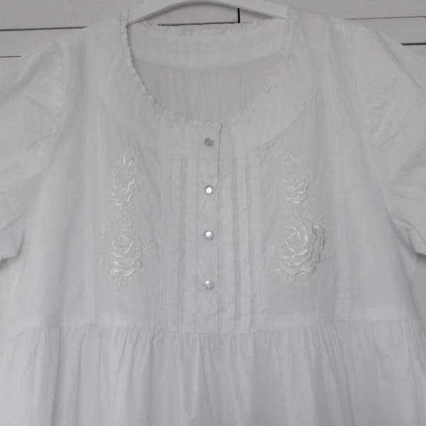 Cotton nightie, short sleeves with flower motif, only size AU16 available - Sophie