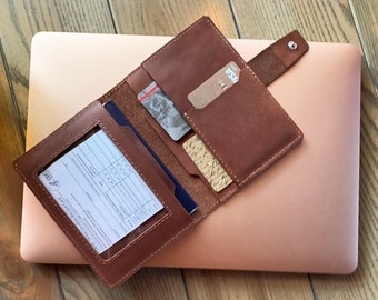 Personalized Leather Vaccination Passport Case with AirTag Slot - Trackable & Stylish Vaccine Cardholder - Unisex Travel Gift