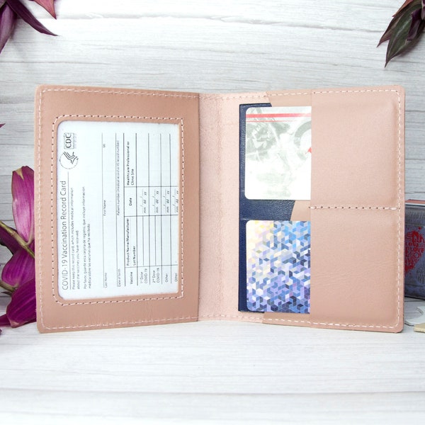 Customizable Leather Vaccination Card Holder, Stylish Protection for Your Vaccination Passport - Perfect Unisex Travel Gift for Any Occasion