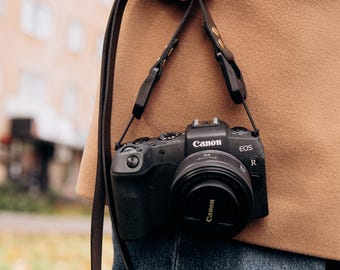 Personalized Leather Camera Strap with Neck Pad – Quick-Release Sling for DSLR, Mirrorless & Compact Cameras – Photographer Gift