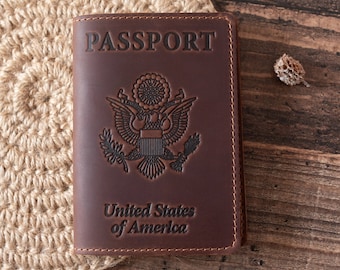 Handgemaakte gepersonaliseerde lederen houder: Amerikaans wapenschild paspoorthoes - Stijlvolle bescherming voor Amerikaanse documenten - Unisex reiscadeau