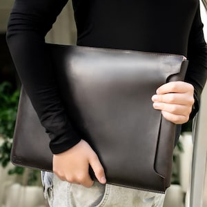 Leather MacBook Sleeve - Fits MacBook Air 13.6&quot; M2/M3, Air 15.3&quot;, Pro 14&quot;/16&quot; - Personalized Laptop Cover for Apple MacBook - Unisex Gift