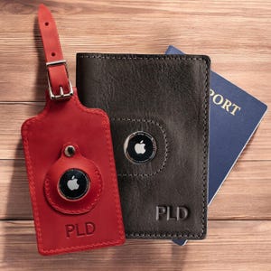 Personalisierte Lederpasshülle & Gepäckanhänger mit AirTag Slot - Nachverfolgbarer Passhalter und Gepäckanhänger - Ideales Reiseset und Geschenk