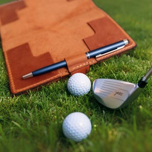 Porte-cartes de score de golf en cuir personnalisé - Cadeau de garçon d'honneur pour golfeurs - Carnet de distance personnalisé - Idée cadeau de mariage pour un équipage de golfeurs
