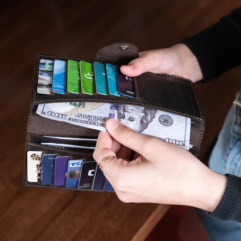 Handgemaakte lange lederen portemonnee: gepersonaliseerde gegraveerde billfold voor contant geld, creditcards en telefoon aangepast unisex cadeau 3e verjaardag afbeelding 6