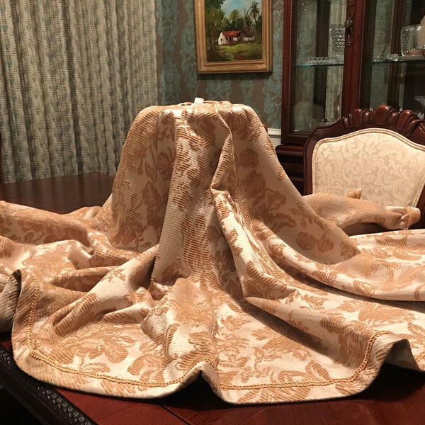 Cream And Gold Tree Skirt 