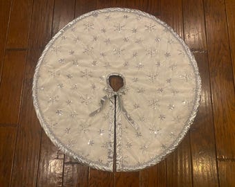 Handmade 34 inch Faux Fur Christmas Tree Skirt, White with Silver Sequins-Made in USA