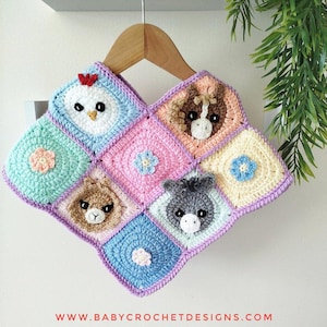 Pode incluir: Um poncho de bebê de crochê feito à mão, colorido, com quadrados que representam rostos de animais: um pássaro, um cavalo, uma lhama, um burro e flores. O poncho é exibido em um cabide de madeira. O endereço do site www.babycrochetdesigns.com é visível na parte inferior.