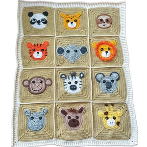 Peut inclure: Une couverture b&eacute;b&eacute; en crochet avec un fond beige et une bordure blanche. La couverture pr&eacute;sente 12 carr&eacute;s avec diff&eacute;rents visages d'animaux, dont un panda, un tigre, un singe, un z&egrave;bre, une girafe, un &eacute;l&eacute;phant, un hippopotame, un paresseux et un koala.