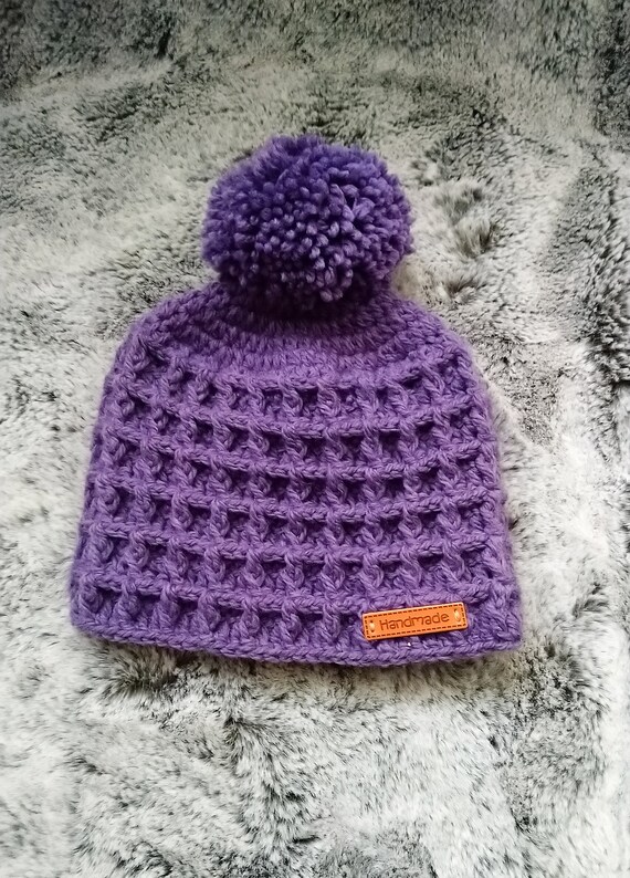 Bonnet prématuré au crochet sale