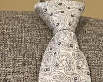 Zipper Tie Silver Small Paisley
