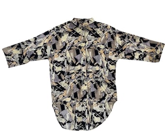East River Clothing Co. Blouse met knoopsluiting voor dames, maat M, zwart, met een uitstekende abstracte print.