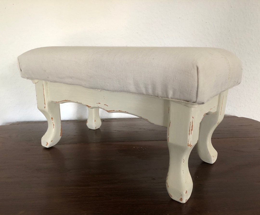 Hocker ‚Madame De Pompadour‘ – Shabby Chic, Handbemalt, Mit Polsterkissen, Ca. 76x40x52 Cm