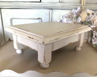 Vintage antik niedriges Fussbänkchen kleiner Hocker Massivholz upcycling Holzhocker shabby brocante French farmhouse Landhaus Deko Ablage