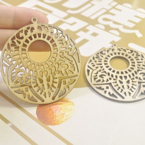 20Pcs wood earring blanks,round filigree Maple leaves earring pendant, pendant blanks, plywood shape, wood shape geometric--60mm