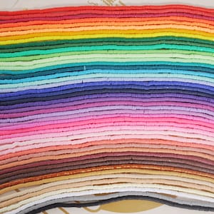 55 couleurs de perles en argile polymère, perle ronde colorée de 4 mm, disque de vinyle africain, perles de bracelet de bijoux, perles Heishi, brin de 16 pouces