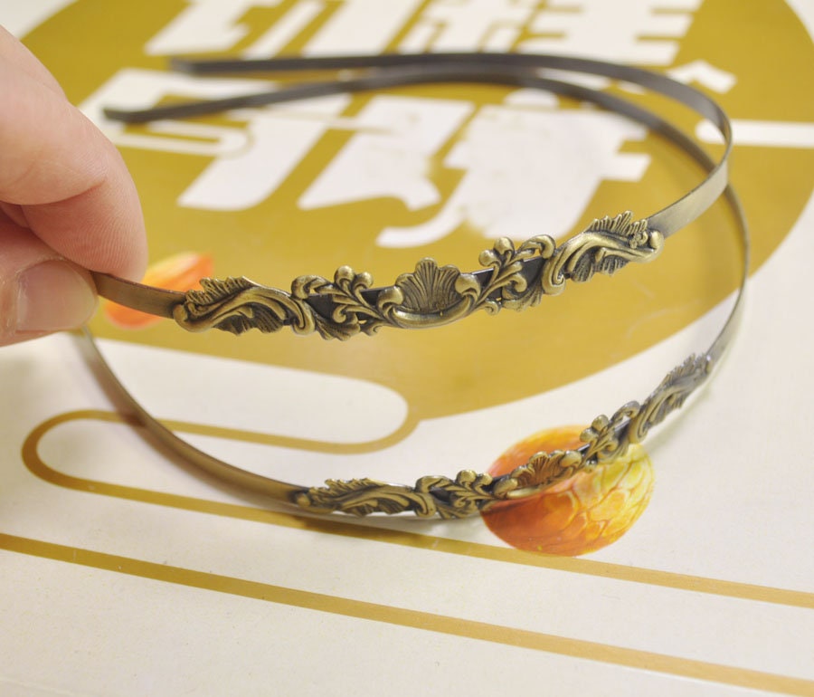 Metal Headband with Textured Floral, Leaf Motif Amazon.com : DOMTKBE Back-Worn Leaf Metal Headband, Goddess  main image 3