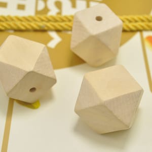 30mm Large Geometric Faceted Cube Wooden Beads 6pcs Natural Polyhedron wooden bead Unfinished Unpainted Wood Beads for Crafts Jewelry