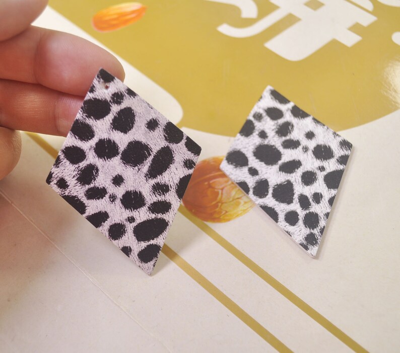 White Leopard Print Diamond Shaped Leather Pieces,8 pieces of Large Leather Diamonds,Leather Shapes for Earring Making,Die Cuts-VC5071#