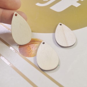 30 Pieces Wooden Teardrop Pendant,Teardrop Earring Blanks Laser Cut ,Wood Shapes,35x21mm