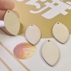 40 Leaft Pendants,DIY Unfinished Laser Cut Wood Pendant,Natural Wood Earrings Blanks,Wooden Leaft Jewelry,Wood Leaft Shape,36x21mm