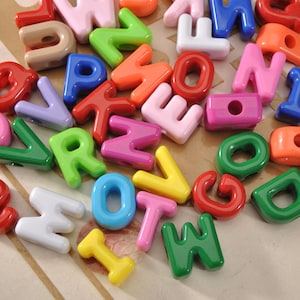 30 cuentas grandes del alfabeto, cuentas con letras de moda, cuentas acrílicas coloridas con forma de letra, llaveros, bolsos, pulseras, collares, joyería DIY.