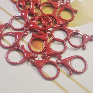 8 szt. dużych zapięć homarowych, duże czerwone zapięcie, zapięcia pazurkowe, zapięcia papugowe, zapięcie brelokowe, 34 x 23 mm