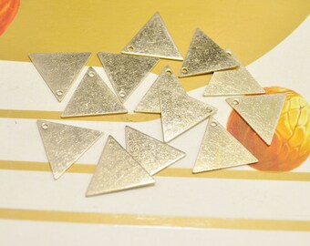 Brass Necklace Triangle，20pcs Raw Brass Triangle Pendant Charm with 1 Holes（18mm） - D518