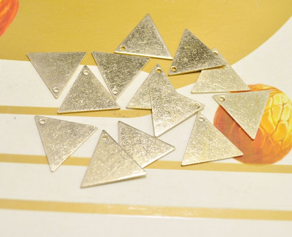 Brass Necklace Triangle，20pcs Raw Brass Triangle Pendant Charm with 1 Holes（18mm） - D518