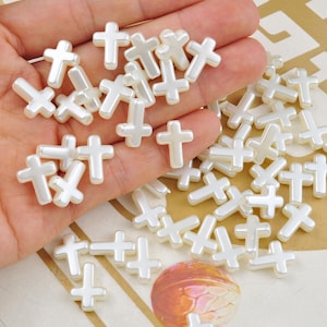 100 cuentas de cruz de plástico blanco, cuentas espaciadoras con dije de cruz, cuentas de cruz acrílicas blancas perladas para hacer bisutería infantil (15 x 12 mm)