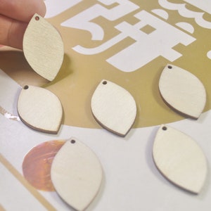40 Leaft Pendants,DIY Unfinished Laser Cut Wood Pendant,Natural Wood Earrings Blanks,Wooden Leaft Jewelry,Wood Leaft Shape,34x21mm