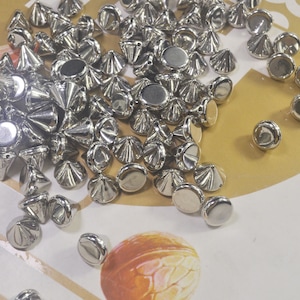 30/50/100 Pieces Acrylic Silver color cone spikes,Spike Beads,Plastic spikes,Silver Plastic Studs,Jewelry Making Supplie