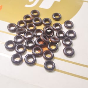 卸売 50 個の丸型木製リング - 12 mm コーヒー色の小さな木製リング、天然の未完成の木製リング、ミニ木製リング ペンダント。
